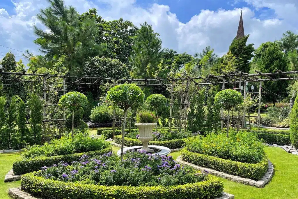 Sân Vườn Phông Cảnh Địa Trung Hải