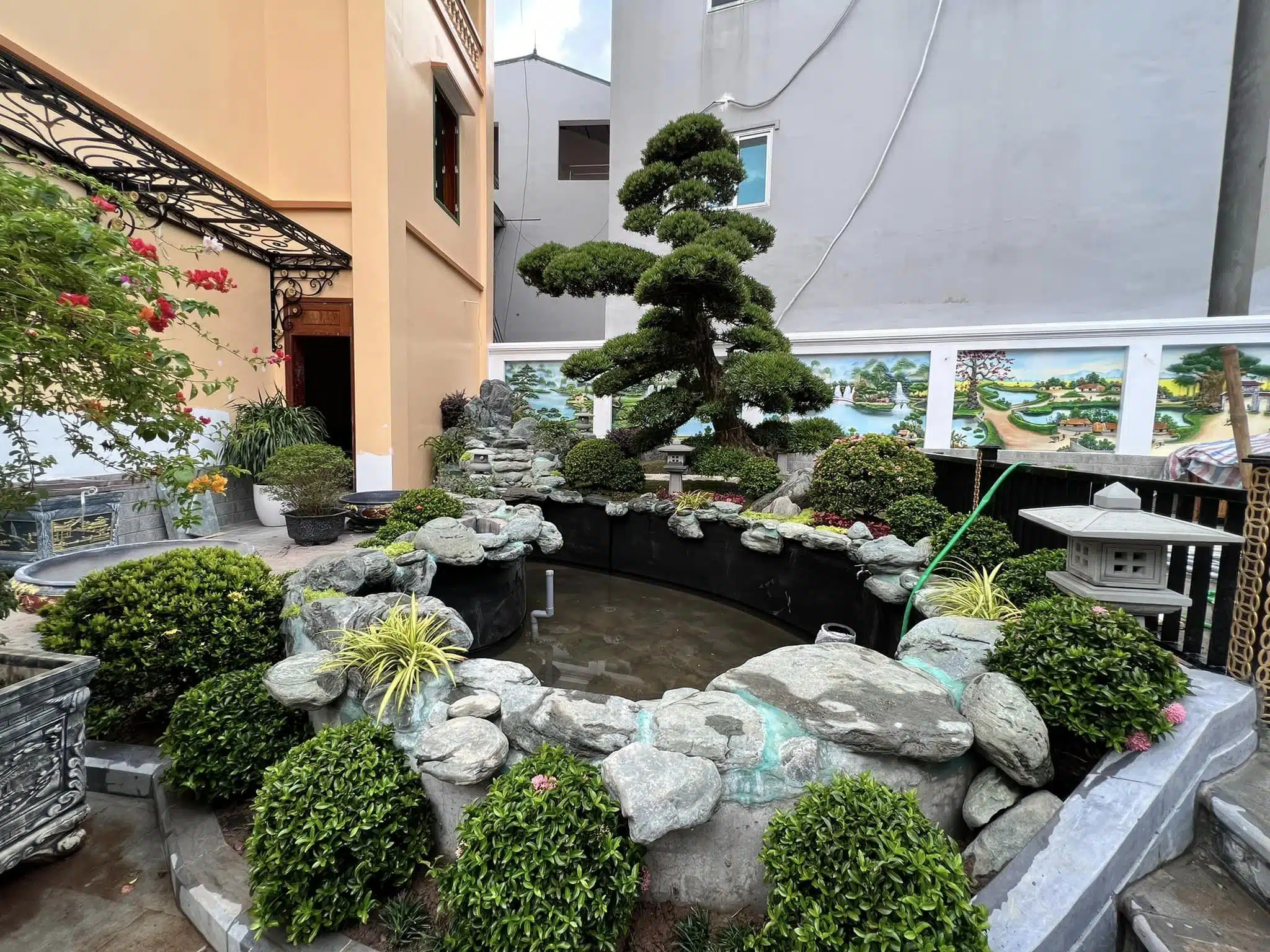 Biệt Thự Sân Vườn Hồ Koi Cực Hiện Đại – Vinhomes Smart City