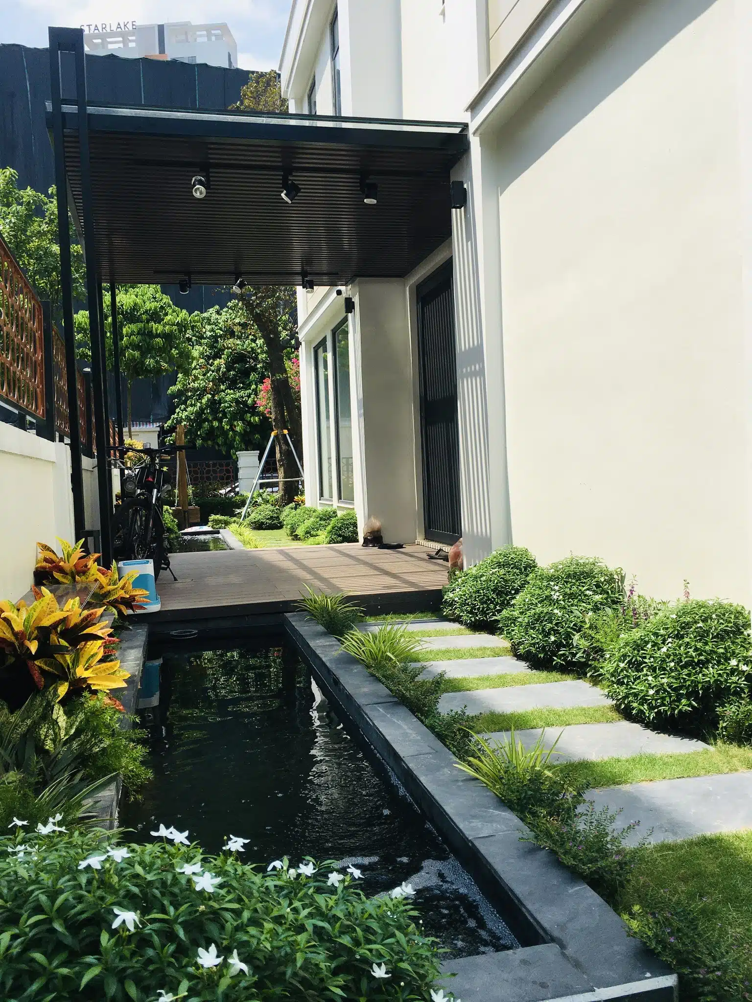 Thi Công Hồ Cá Koi Chuyên Nghiệp Chất Lượng Cao