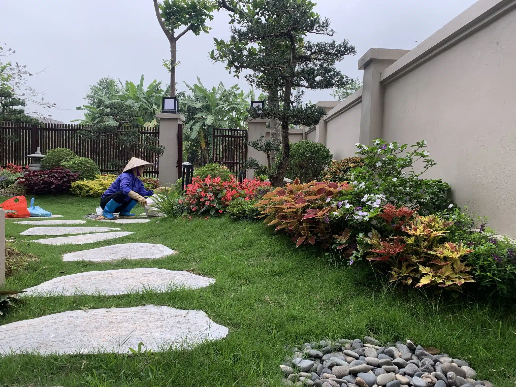 Thiết kế Canh Quan Sân Vươn Hiên Đại