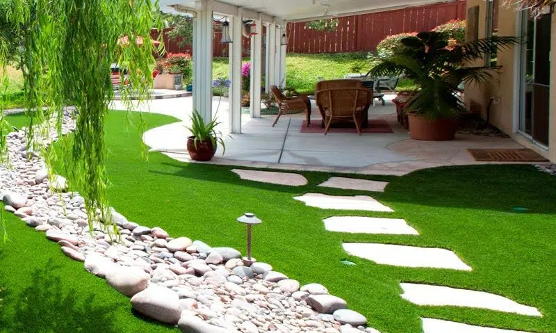 Trang trí tiểu cảnh sân vườn đơn giản mà đẹp tại nhà